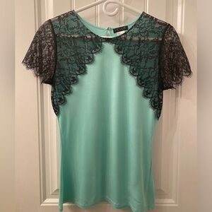 NWOT VENUS SIZE MEDIUM TEAL BLUE T-SHIRT WITH BLACK LACE SHORT SLEEVE DETAIL